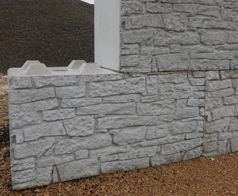 Blocs béton empilables matricés en stock