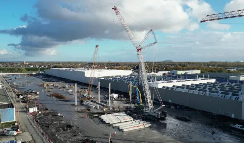 Pose de de la structure en béton de la nouvelle usine n°2 de la Gigafactory ACC !