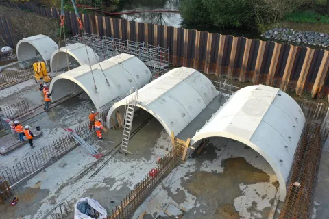 Ouvrage béton en cours d'eau