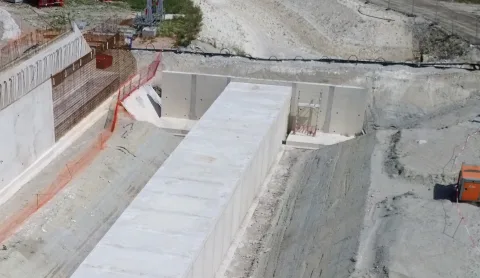 Murs en L béton en soutènement de talus