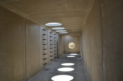 Vue intérieure galerie technique en cadres béton