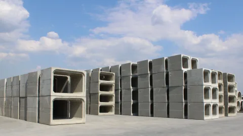 Gamme de cadres béton en stockage
