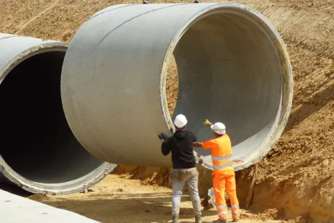 Pose tuyaux grand diamètre en tranchée