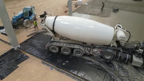 Dallage béton entrepôt logistique