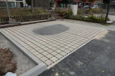 Surface finie en pavés drainants béton
