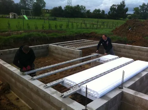 Chantier pavillon - murs en blocs